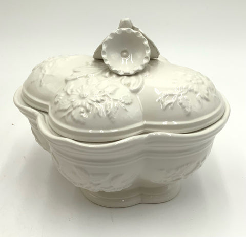 Mottahedeh Ivory Ceramic Lidded Box